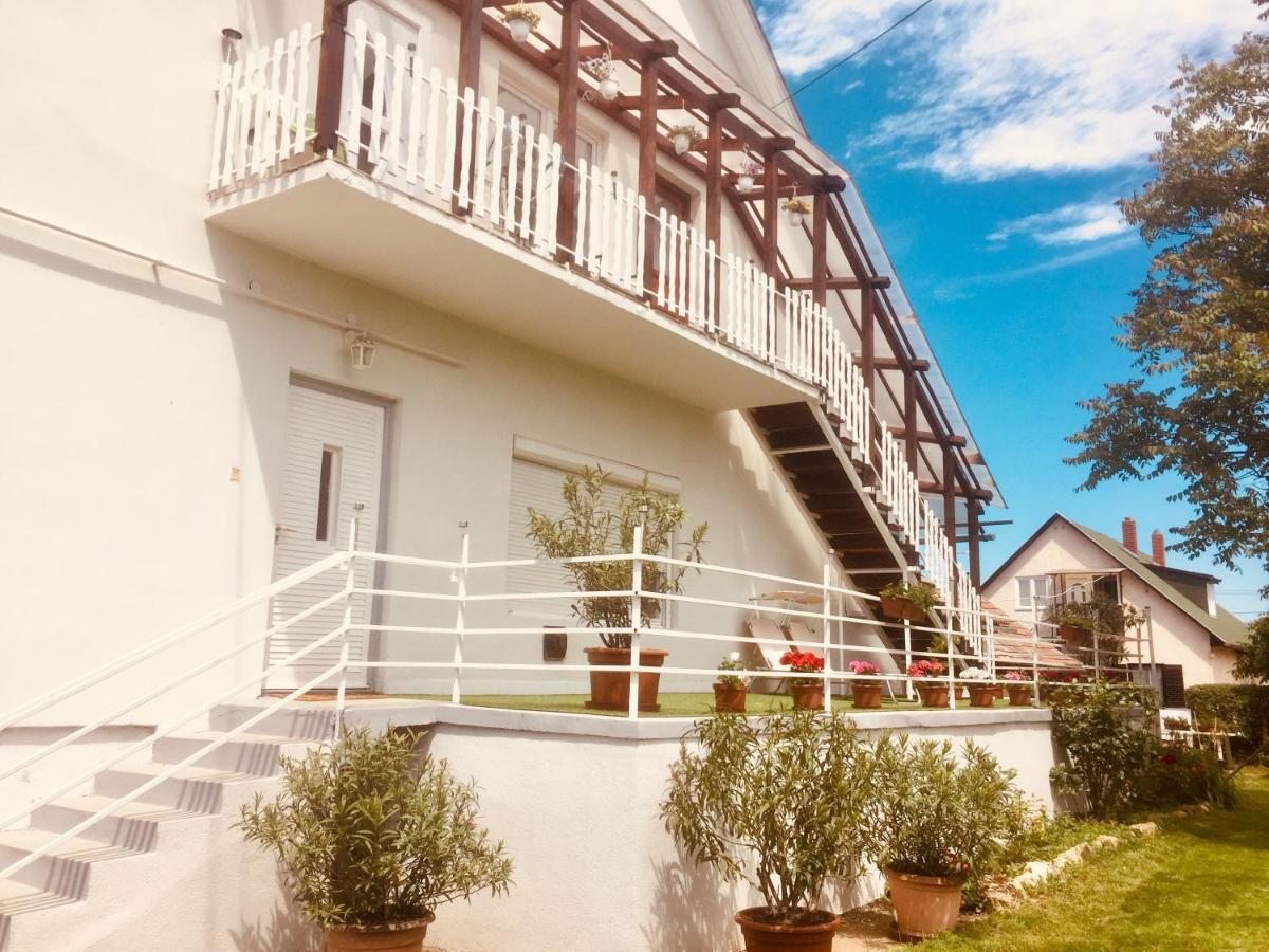 Lelle -Kert Apartman 03 Balatonlelle Dış mekan fotoğraf